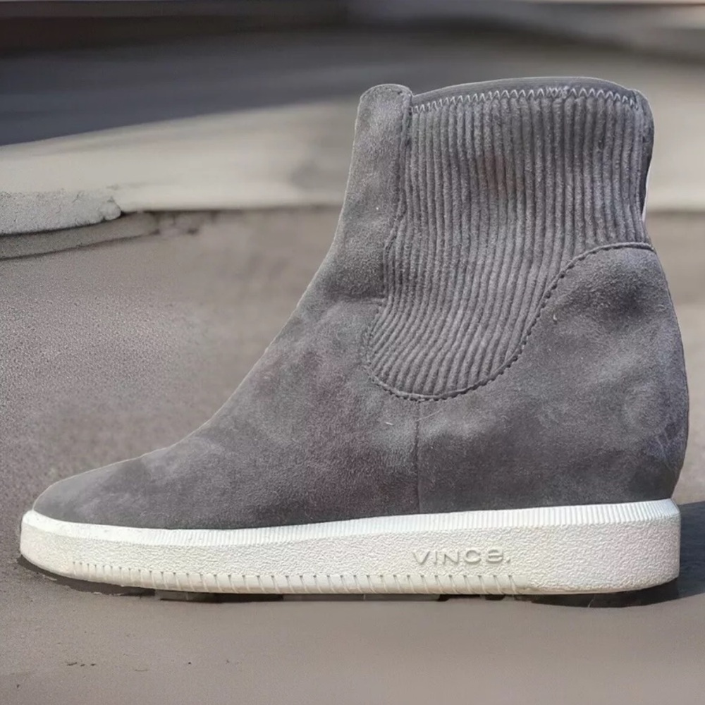 Vince Newlyn Chelsea Slip On Sneaker Suede  Ankle Boots Grey Nubuck 7.5 EUC